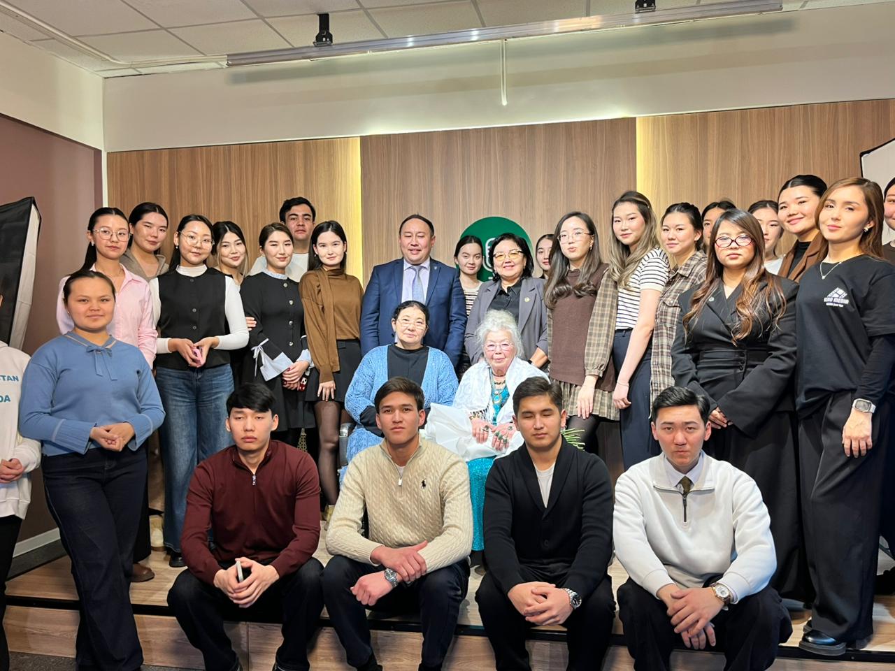 ӘЛЕМДІ ӘСЕМ ЕТКЕН АРУЛАР